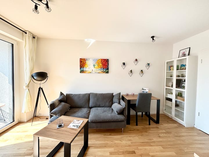 Malu: Studio Mit Balkon  - Parken - Küche - Neubau - Weimar