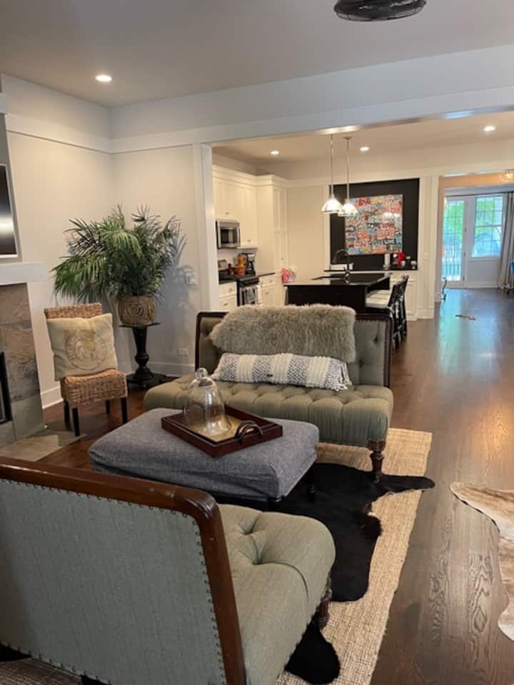 Heart Of Downtown Luxury 4 Bed 3.5 Ba 2400sf $1m+ - Libertyville, IL