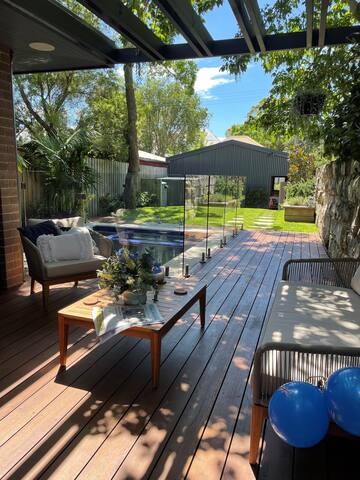 Large 3 bedroom home with pool gallery image 3