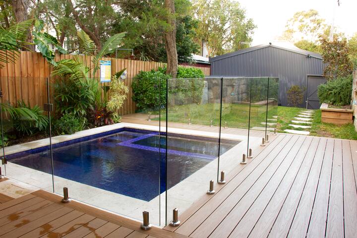 Large 3 bedroom home with pool gallery image 2