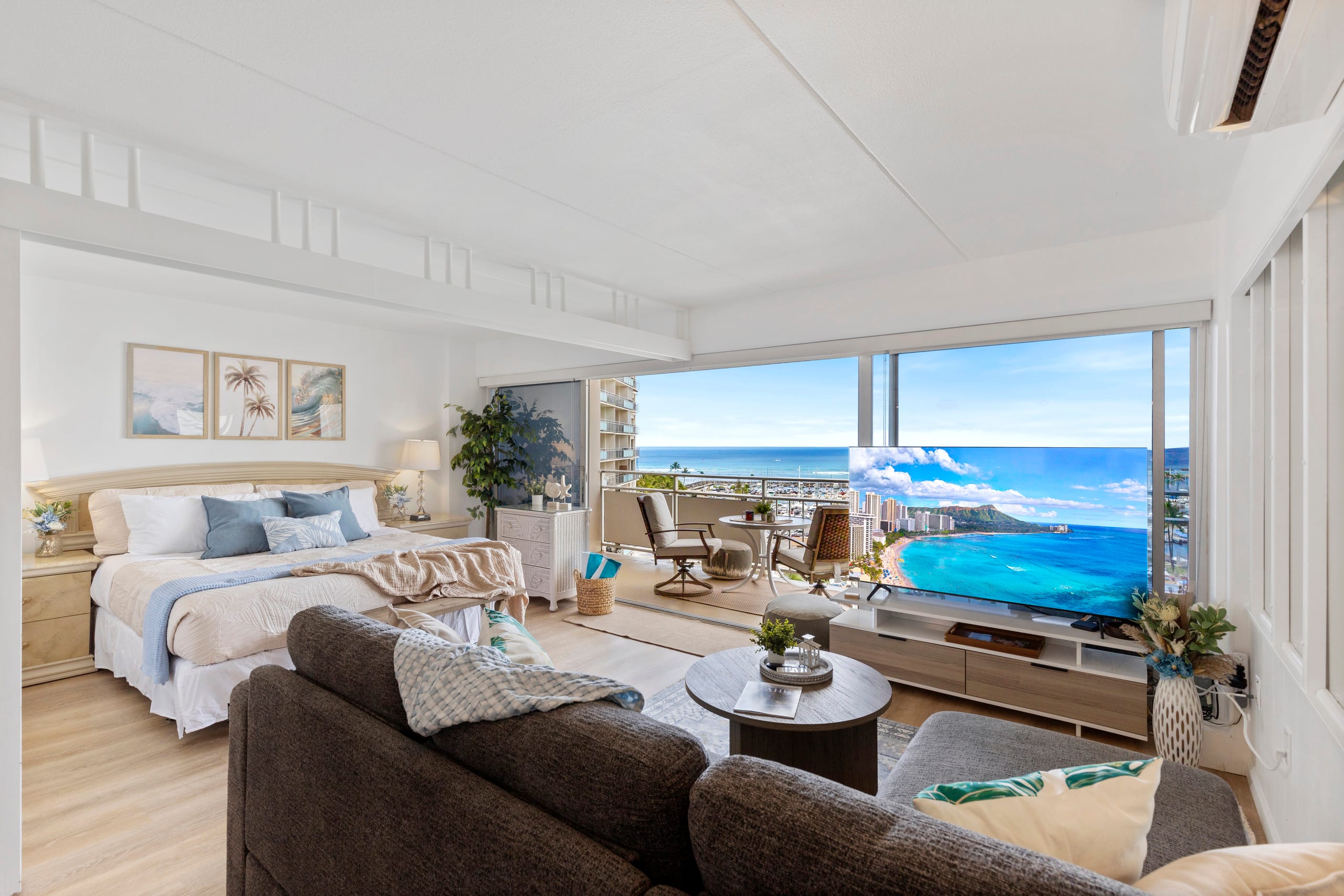 Condo in Honolulu · ★4.95 · 1 bedroom · 2 beds · 1 private bath - Image 4