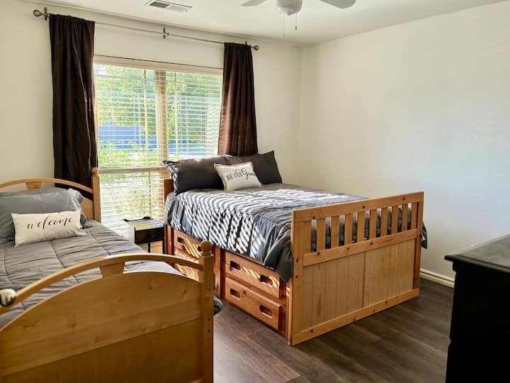 卧室4（1张单人床+1张双人床）