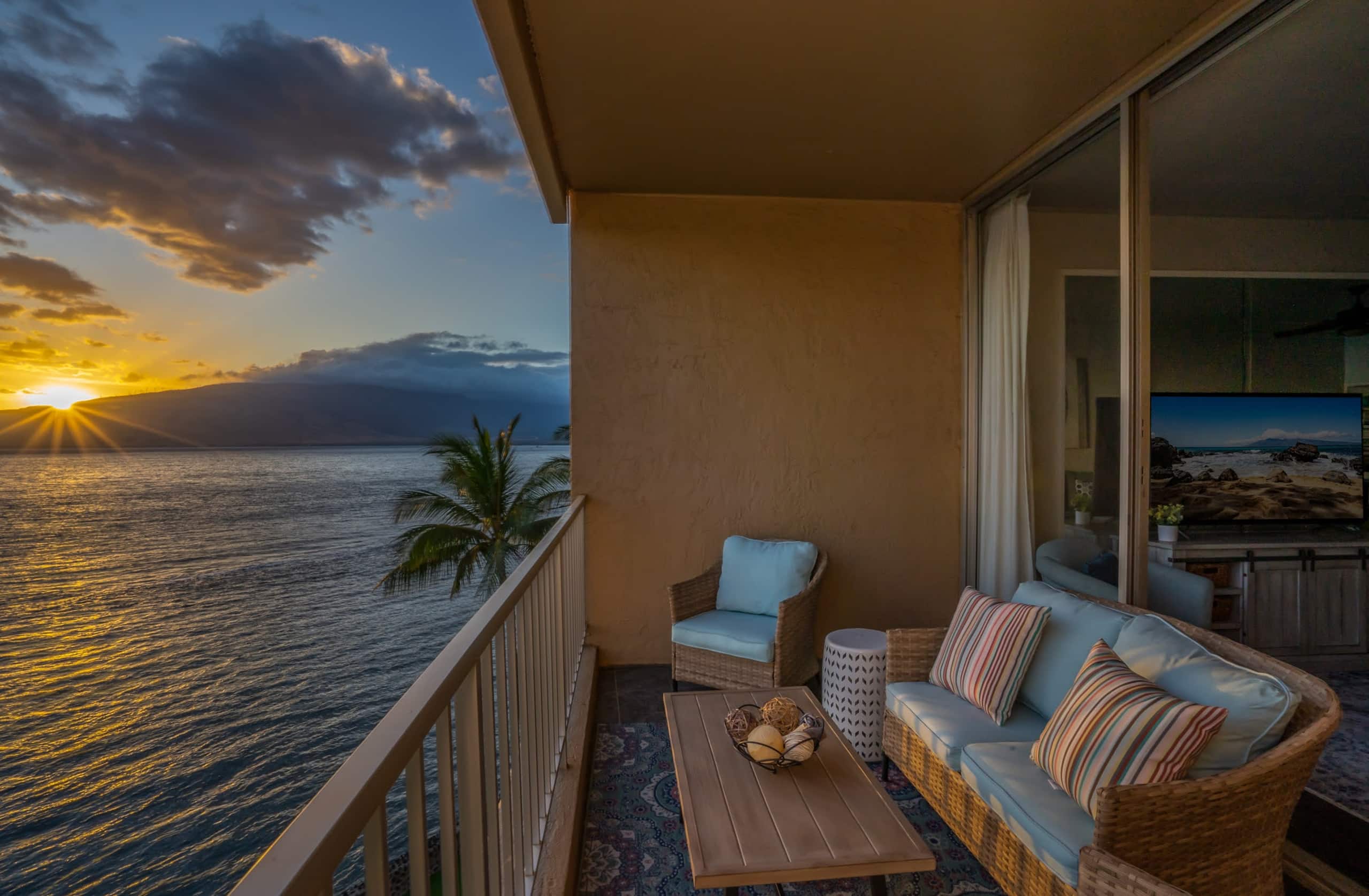 Pent house on the ocean - Photo 11