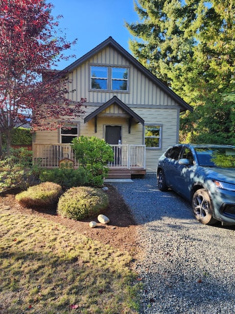 Successful Airbnb property: La Cabaña — A Modern Sanctuary in Parksville