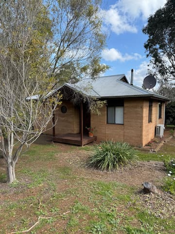 Blue Wren at Jalbrook Estate (Pet Friendly)