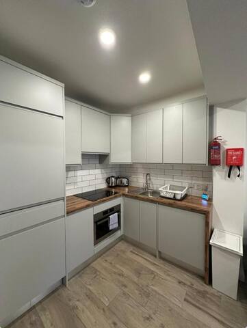 Family City Centre Modern 2 Bed Apt – sleeps 6 gallery image 4