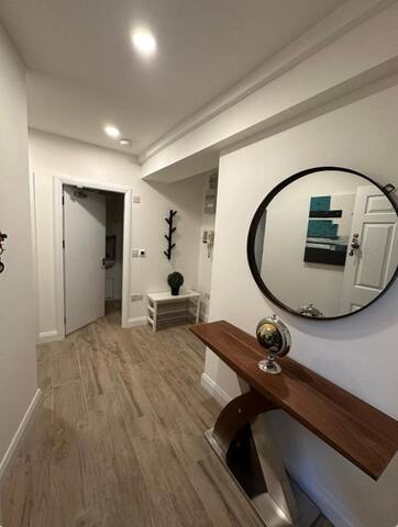 Family City Centre Modern 2 Bed Apt – sleeps 6 gallery image 5