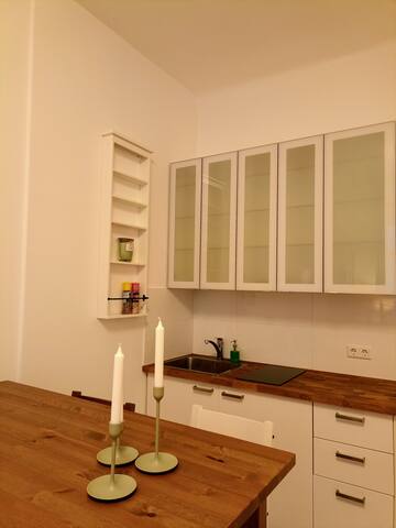 9BRs & private garden near Central Train Station gallery image 5