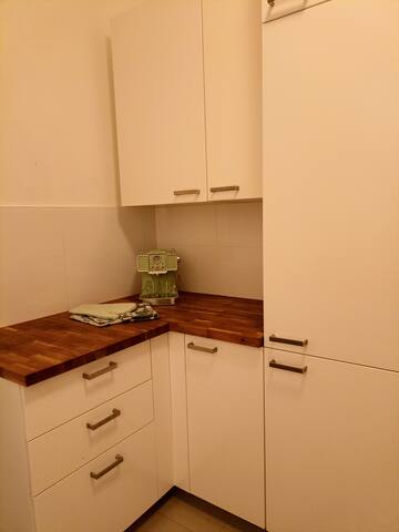 9BRs & private garden near Central Train Station gallery image 4