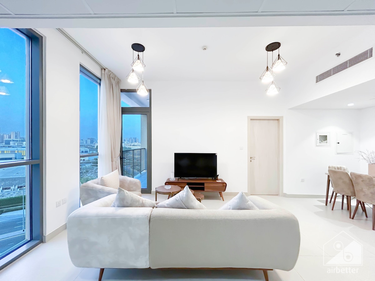Top performing Airbnb: Elegant 1BR with Balcony in Dania Production City in Me'aisem First