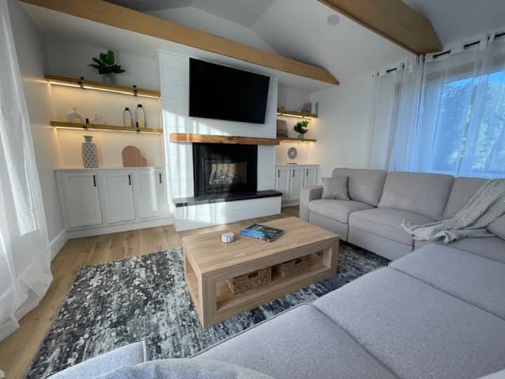 Relax On The Lake - 180 Degree Views - North East, PA