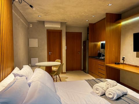 Rooftop | Gym | A/C | Parking | Studio