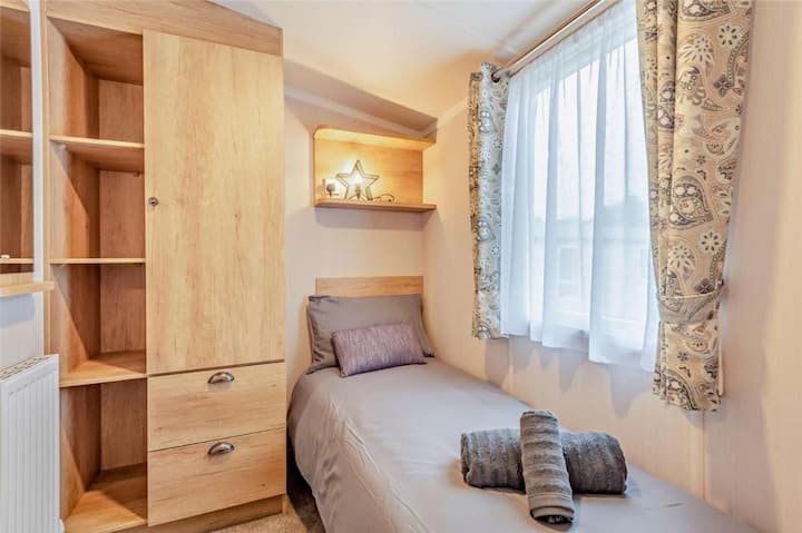 [Bedroom 2] 2 single beds, wardrobe, storage cabinets, bed linen and towels