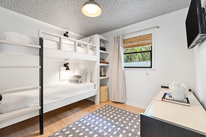 Chumba cha kulala cha 3 Twin over Twin Bunks 