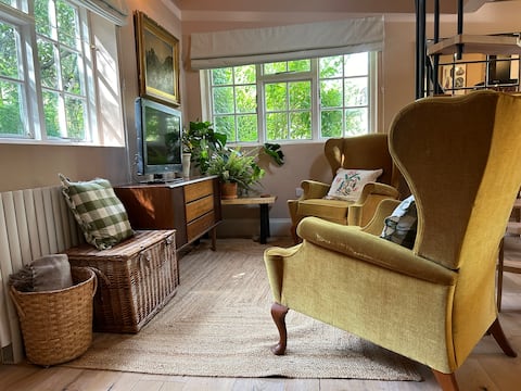 Top Airbnb: Cosy Cottage in Bristol in Stoke Park And Cheswick