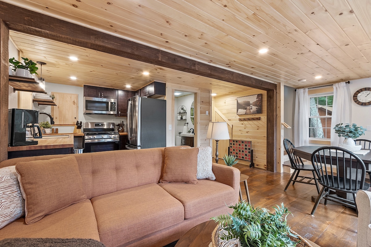 Popular Airbnb listing: The little house on Mirror Pond in Worcester