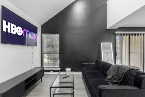 Successful Airbnb property: Cozy Escape 5 mins from Love Field Airport in Arlington Park
