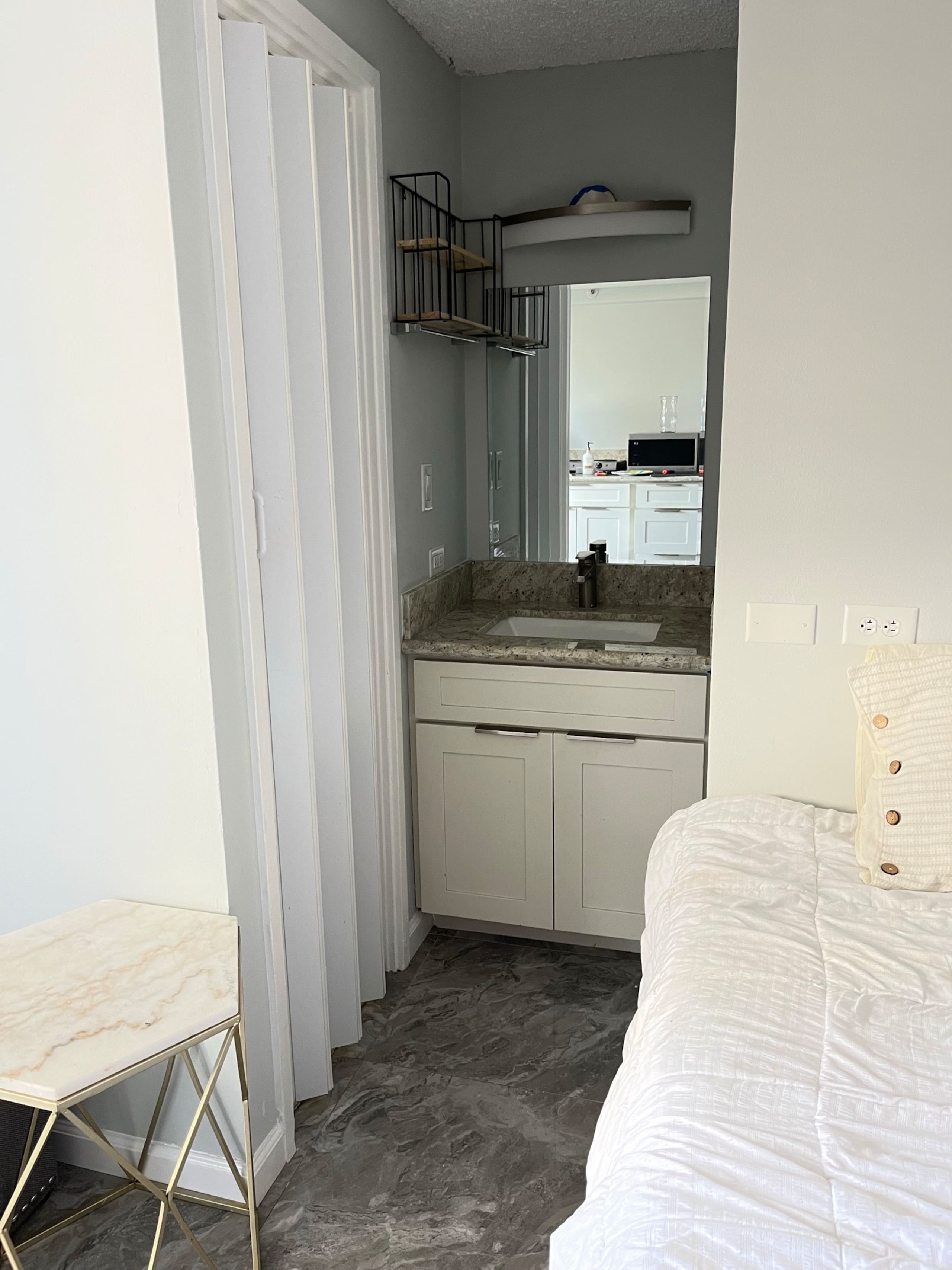 Cute Studio-3 mins from beach! - Image 3