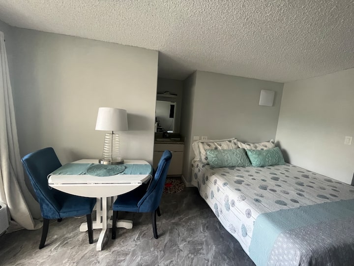 Cute Studio-3 Mins From Beach! - Honolulu, HI