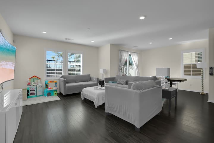 Family 3 Bedroom House In Upland - Pomona, CA