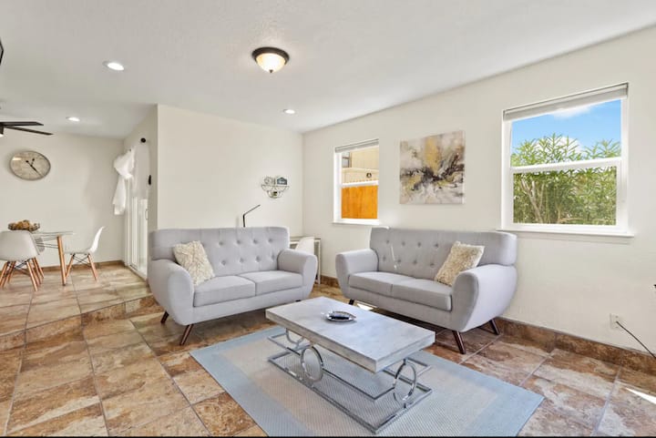 Beautiful-cozy2br & 3bath House - El Paso