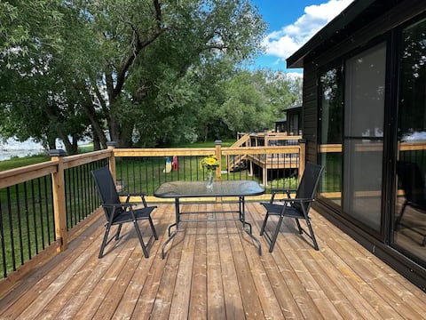Harwood 2-Bedroom Water Front Cottage #02