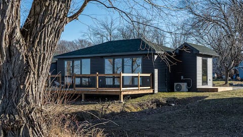 Harwood 2-Bedroom Water Front Cottage (#06)