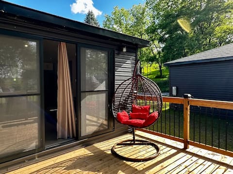 Harwood 2-Bedroom Water Front Cottage (#01)