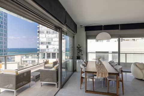 Top-earning Airbnb listing in Tel-Aviv, 3 bedrooms