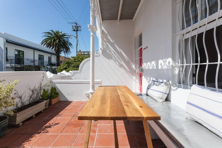 Stylish Victorian 3BR in Heart of Green Point gallery image 5