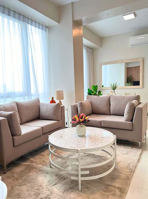 2BR Seaview Luxury Condo