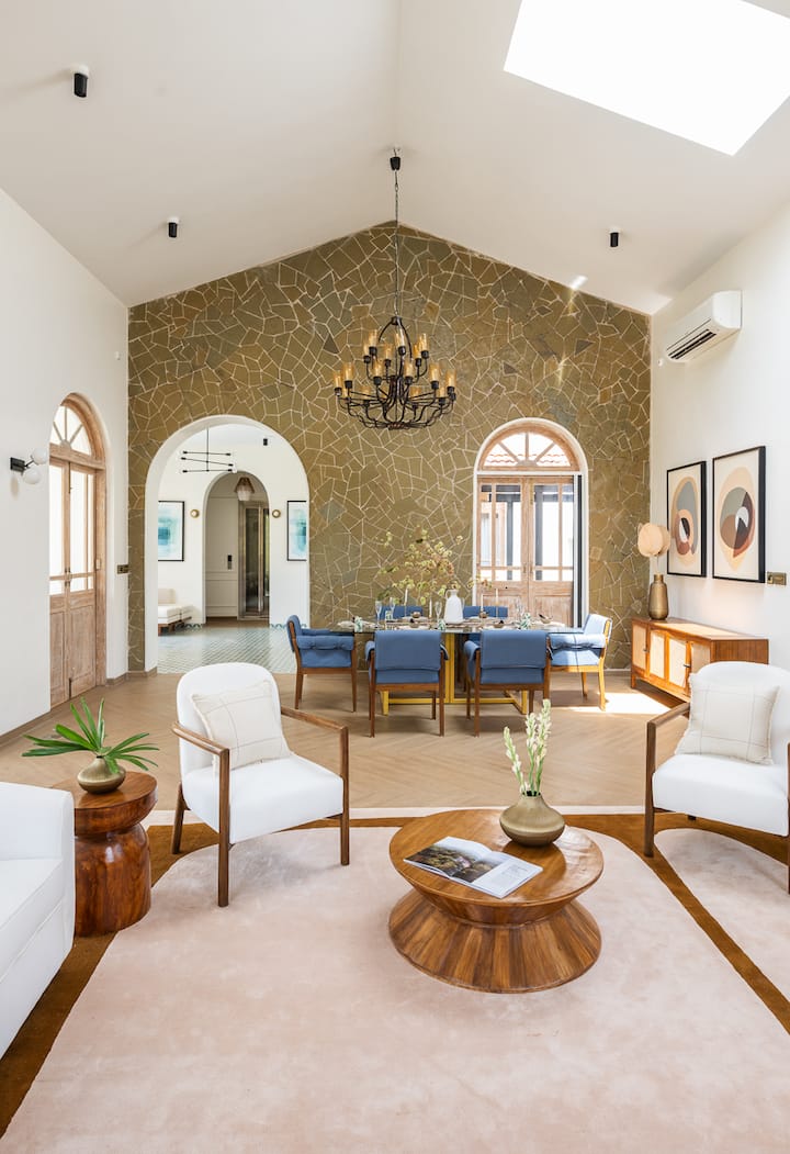 Living room image 5