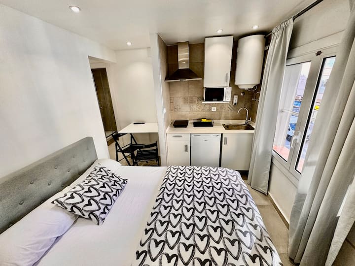 1 Loft With Kitchen. Private Bath Front Metro - Esplugues de Llobregat