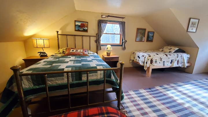 חדר שינה מס '3, חדר בקומה השנייה, מיטה אחת בגודל מלא ו -3 מיטות זוגיות