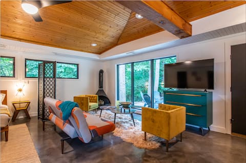 Successful Airbnb property: Atlanta Morningside Private Pool House MCM Design in Morningside/Lenox Park