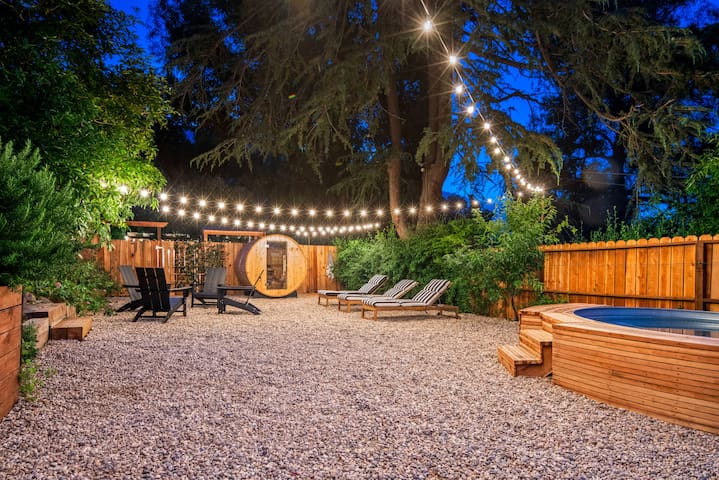 Fernwood Canyon Escape w/Sauna, Bocce & Cottage