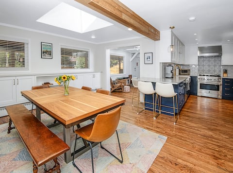 4 Bed Mountain Home w/ Hot Tub
