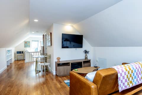 Top performing Airbnb: Bright Village Studio Steps to Train & Boston in Roslindale