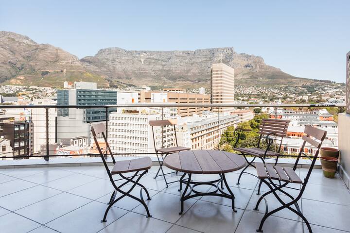 Table Mountain Vista | Penthouse | Parking & Pool gallery image 2