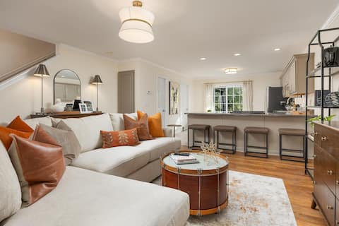 Stylish 2 bed, 2.5 bath Townhome