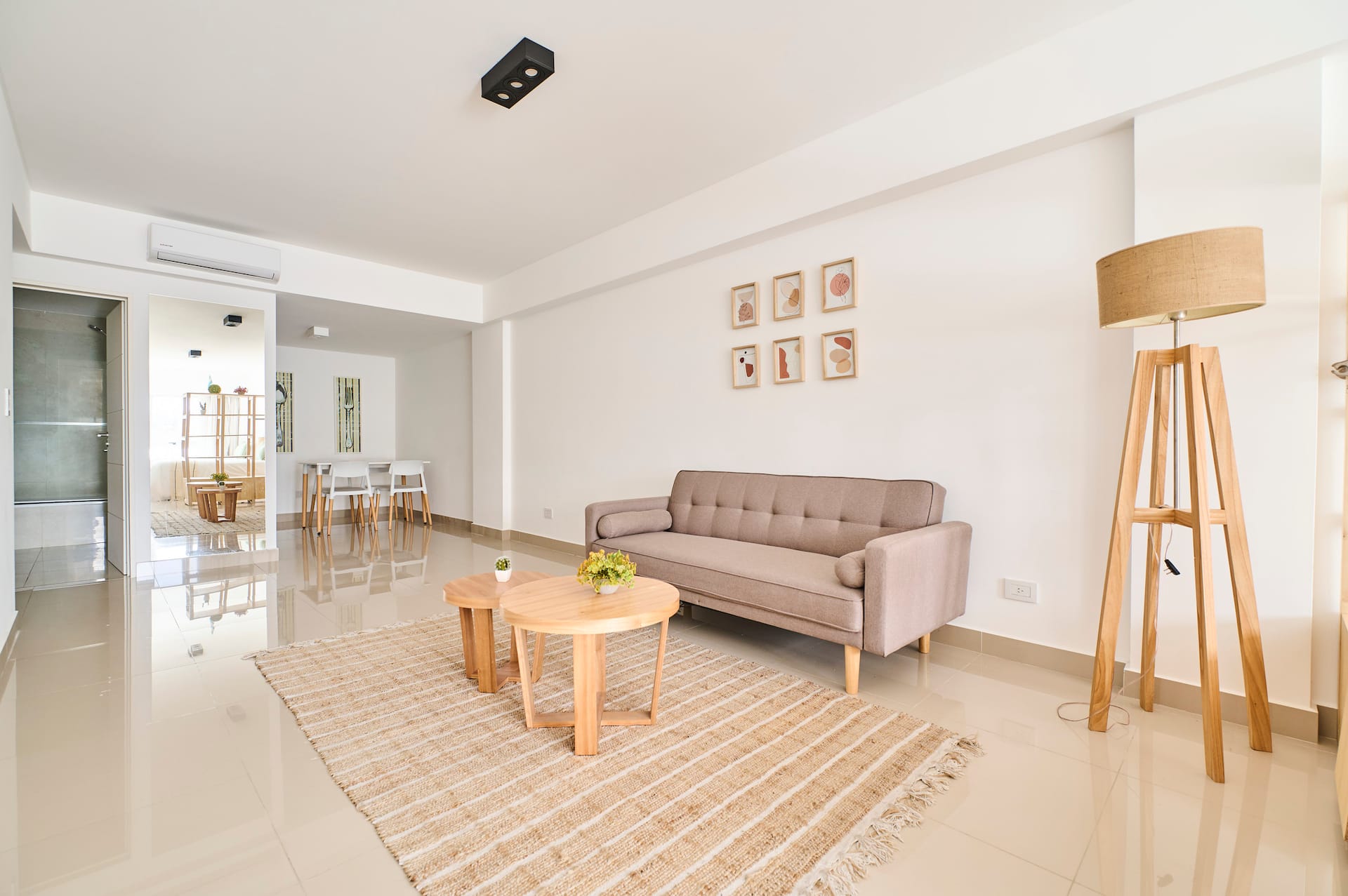 Bright&Central apt. W.Pool&Security!