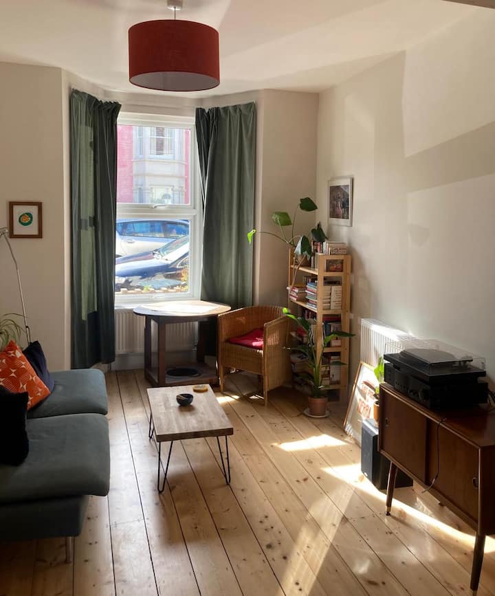 Stylish Light-filled Renovated House, Greenbank - ブリストル