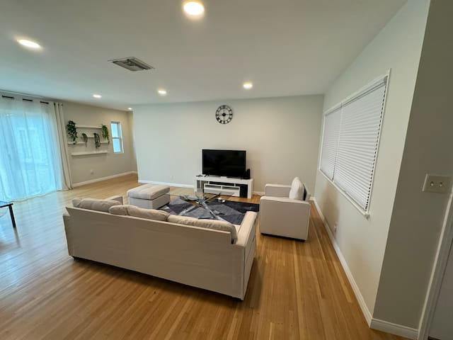 Charming Home in Prime Burbank