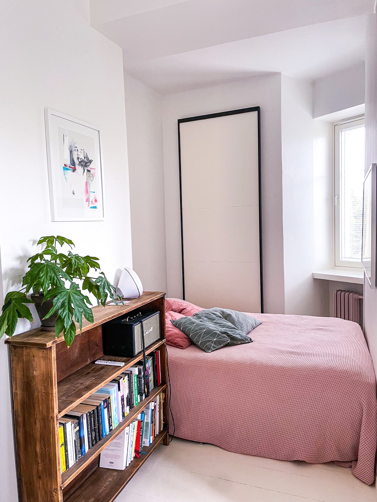 140 - сантиметрово легло в ниша