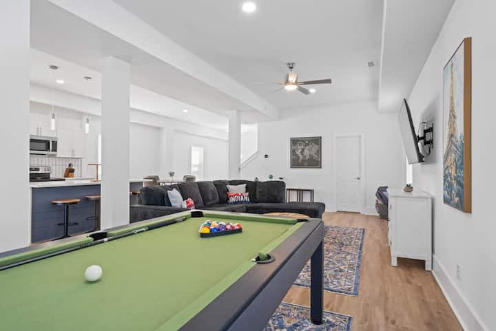 Hot Tub | Pool Table | Foosball | Xbox | Poker - Indianapolis, IN