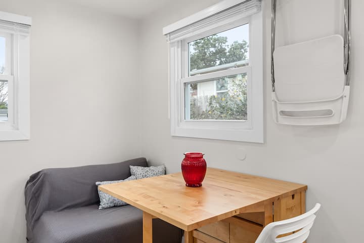 Centrally Located Studio At Long Beach Casitas - Long Beach, CA