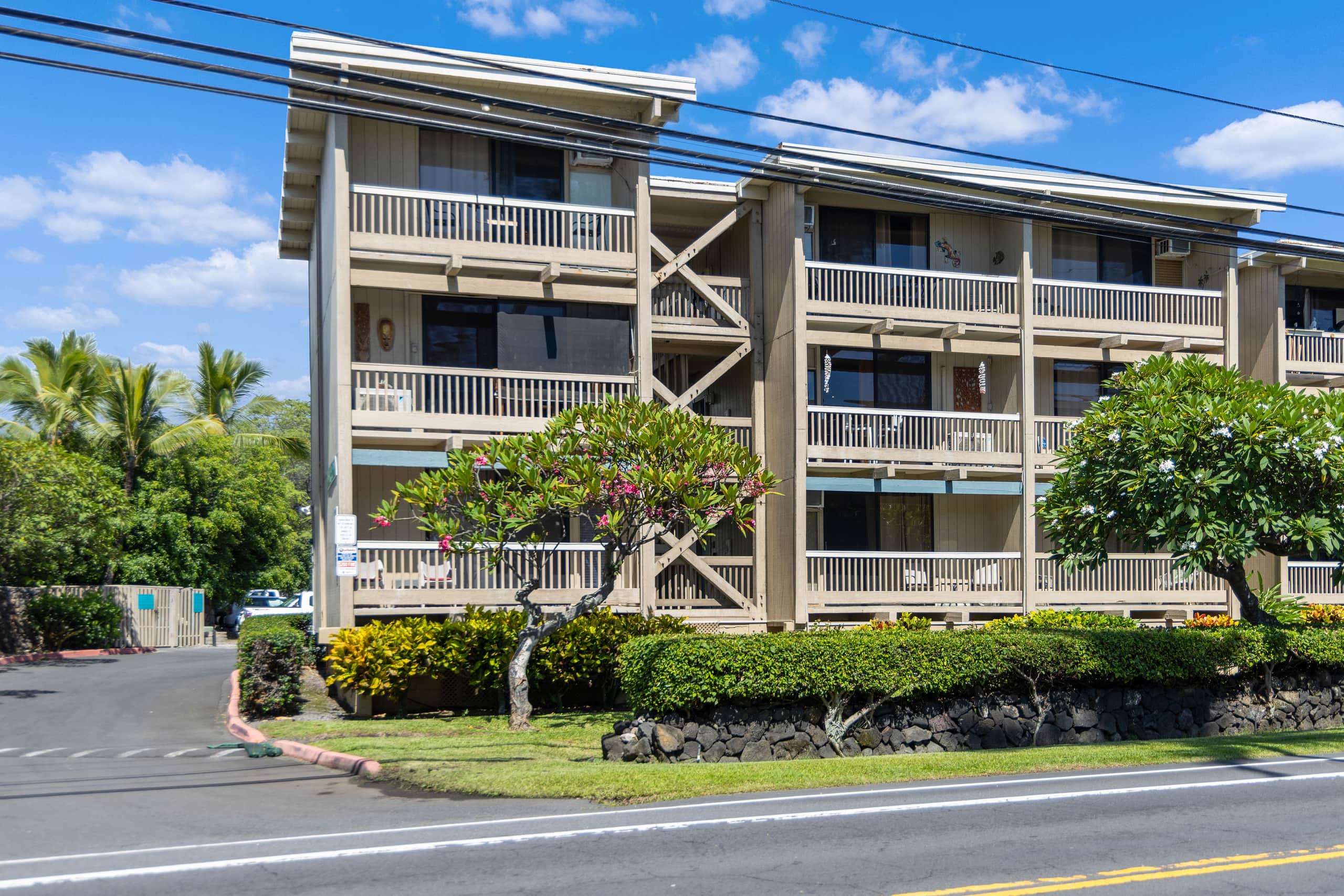 Condo in Kailua-Kona · ★4.82 · 1 bedroom · 2 beds · 1 private bath - Image 18