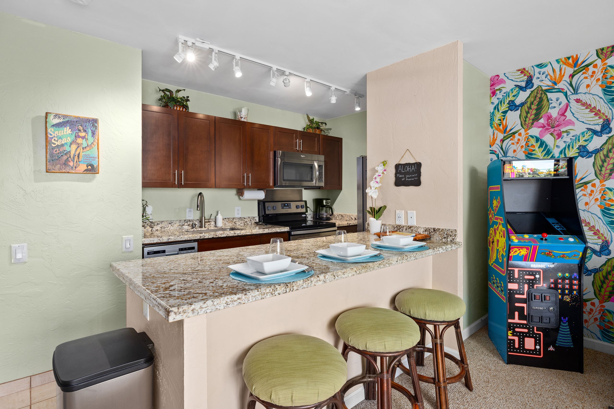 Condo in Kailua-Kona · ★4.82 · 1 bedroom · 2 beds · 1 private bath - Image 7