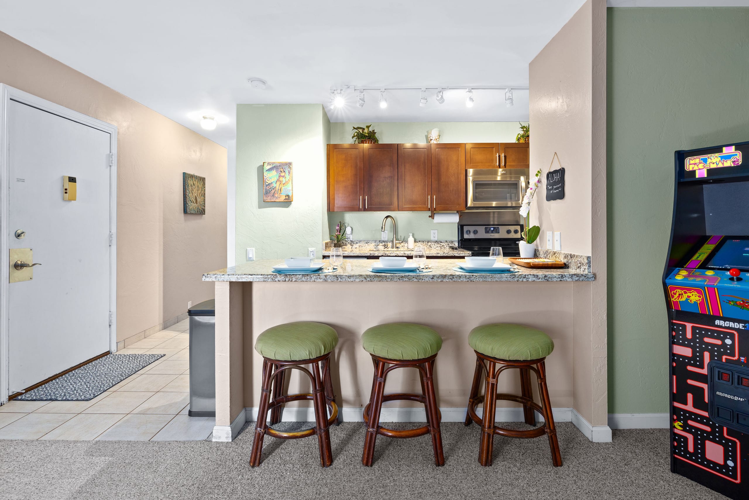 Condo in Kailua-Kona · ★4.82 · 1 bedroom · 2 beds · 1 private bath - Image 11