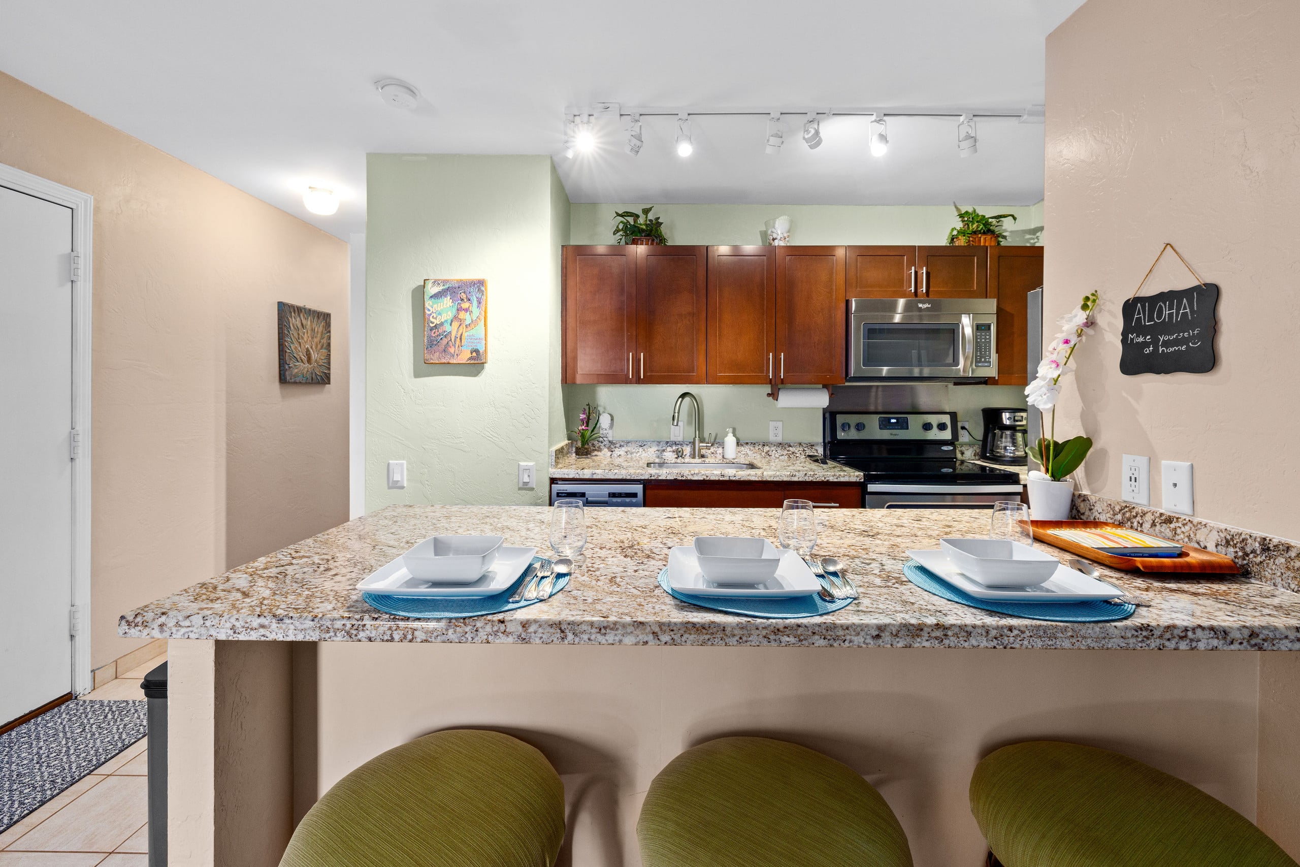 Condo in Kailua-Kona · ★4.82 · 1 bedroom · 2 beds · 1 private bath - Image 9